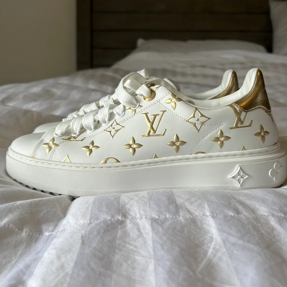 Brand new Louis Vuitton shoes. Size 10. White with gold accent. - Picture 5 of 9
